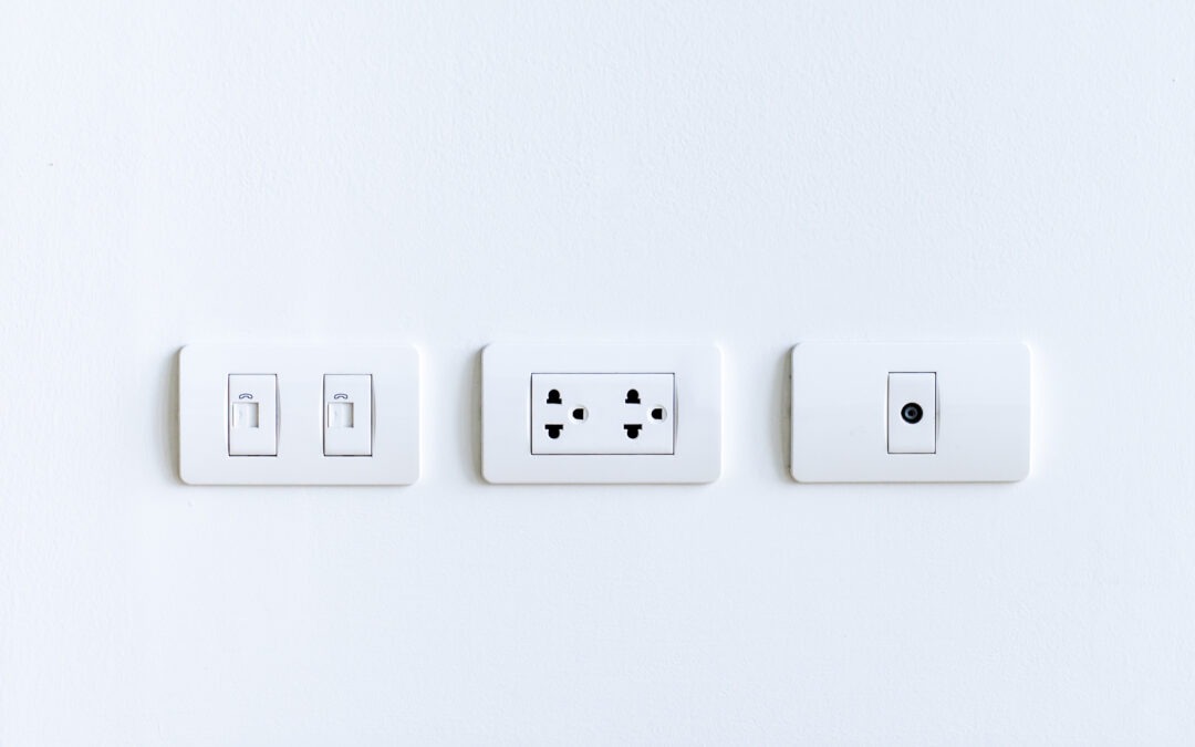Tomadas e interruptores: tipos e altura ideal para instalar
